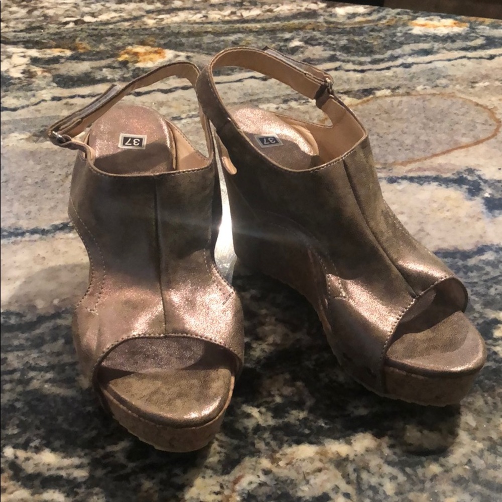 Pewter wedge sandal. NEW